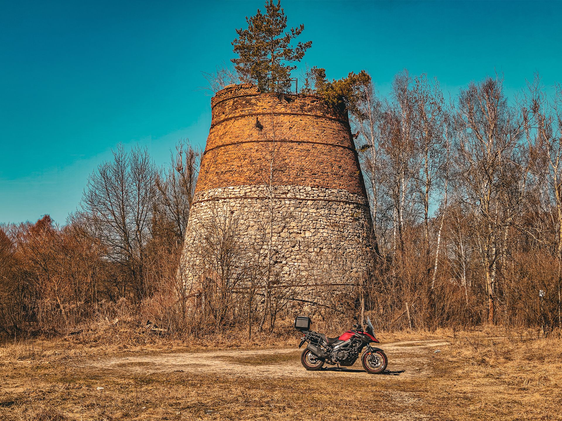 Jeden z najbardziej okazałych pieców wapienniczych w okolicach Krakowa.