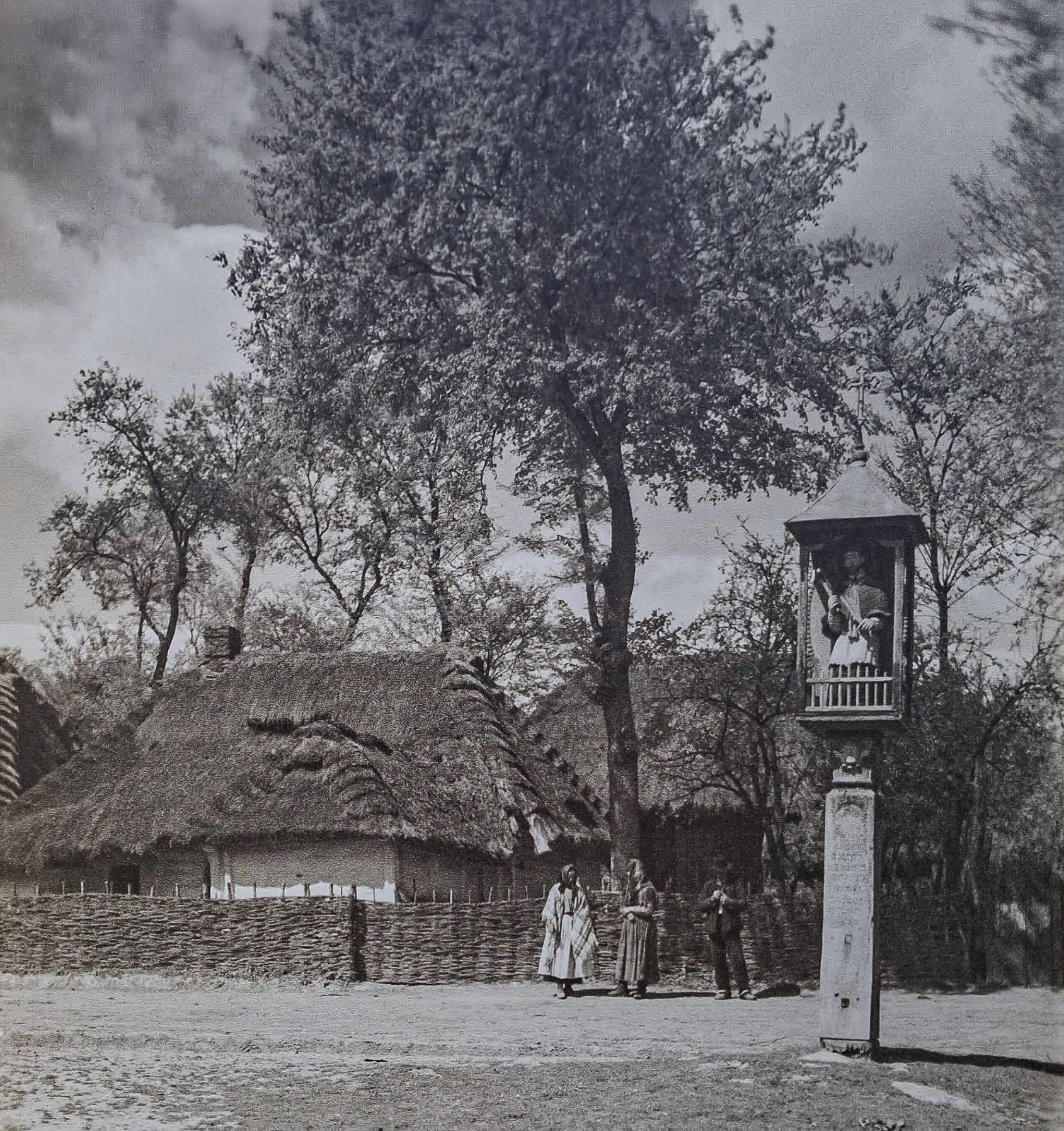 Kapliczka św. Jana Nepomucena w Mogile w 1915 r.